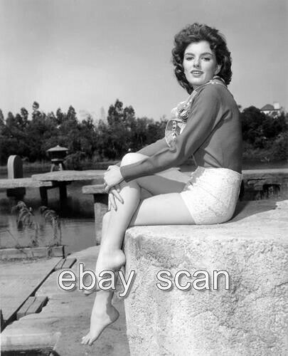 STEPHANIE GRIFFIN LEGGY CHEESECAKE 8X10 PHOTO 5 - Picture 1 of 1