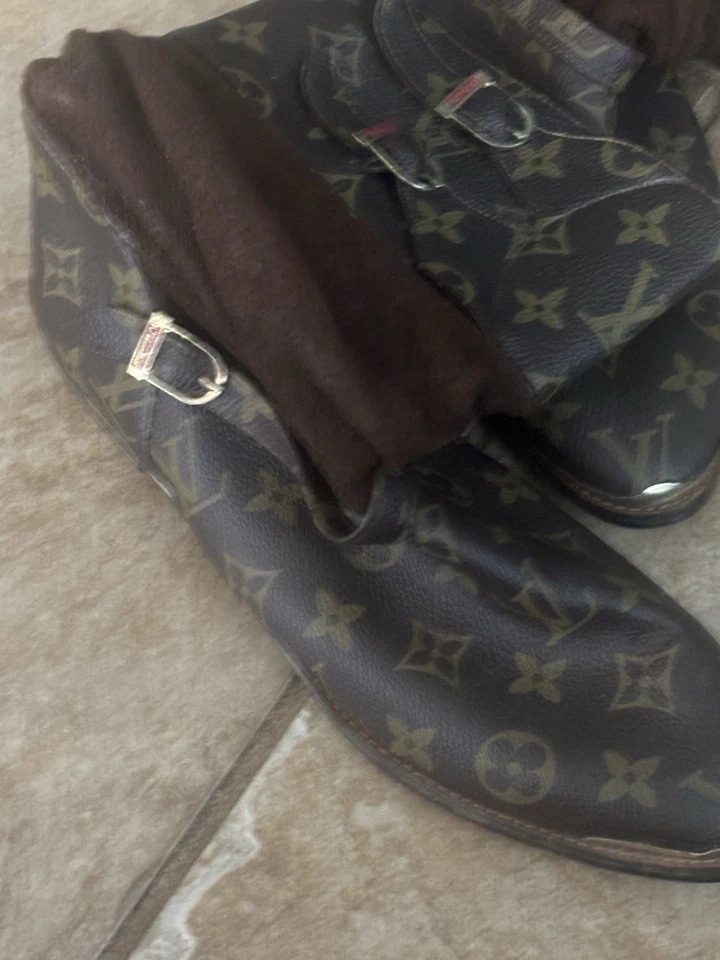 Louis Vuitton Botines Monograma con Borde de Gamuza Hechos a Mano Talla 8 Foto 2 de 4