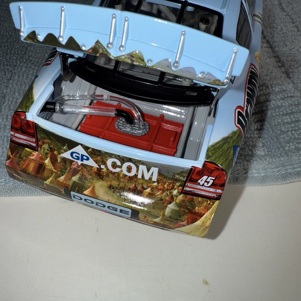 Acción Kyle Petty #45 2005 1/24 Crónicas Narnia Georgia Pacific 1 de 2160 difícil de encontrar Foto 4 de 4