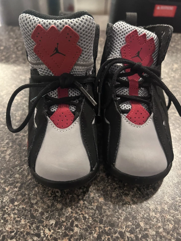 Jordan True Flight niño pequeño 9C Foto 2 de 4