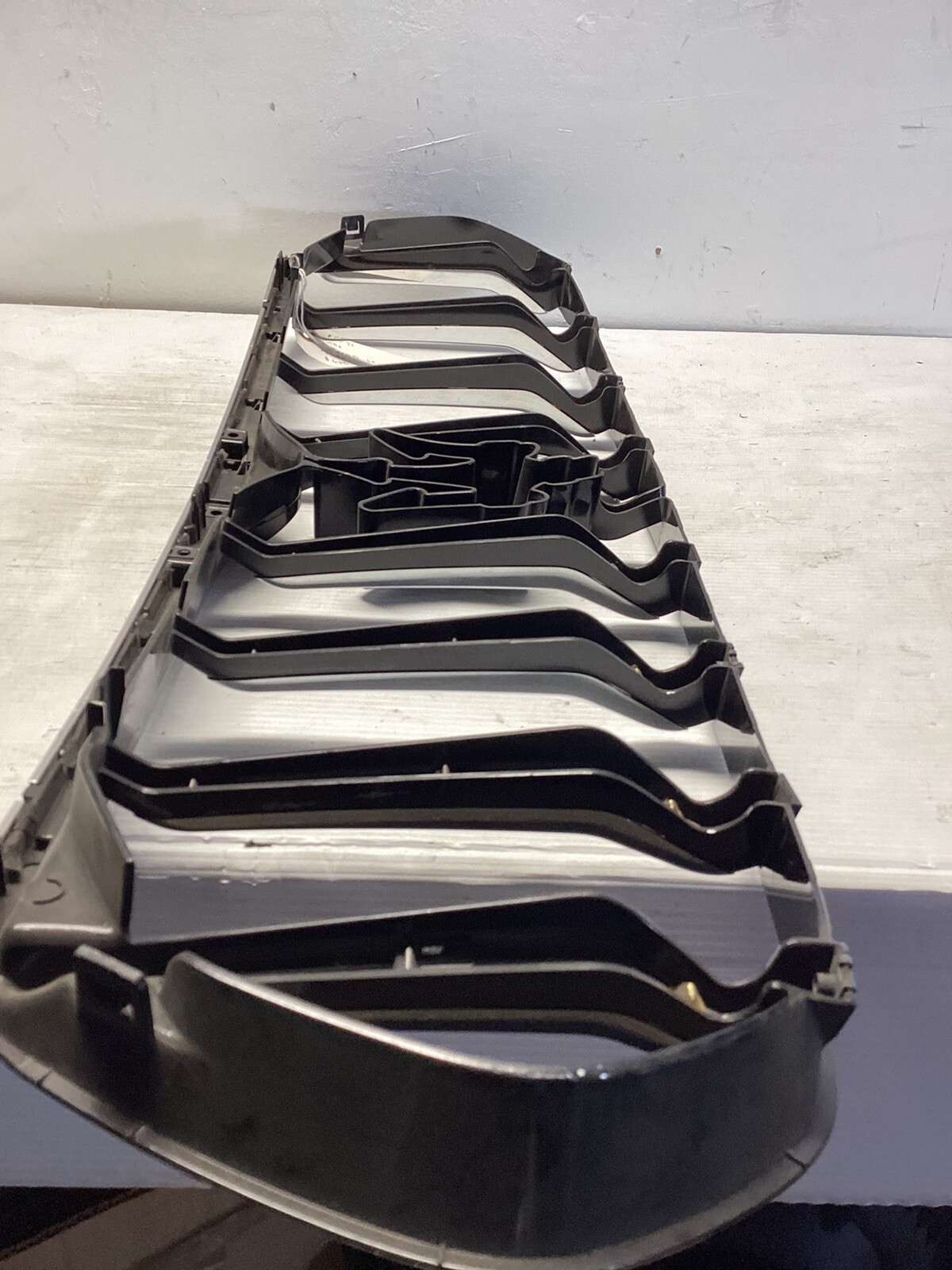 2017 2018 2019 2020 MASERATI LEVANTE BUMPER GRILLE 670041948 OEM