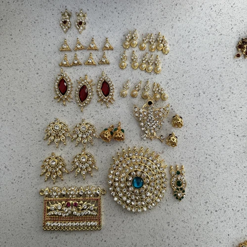 Costume Jewelry Large Lot of Gold Pendent Necklaces
