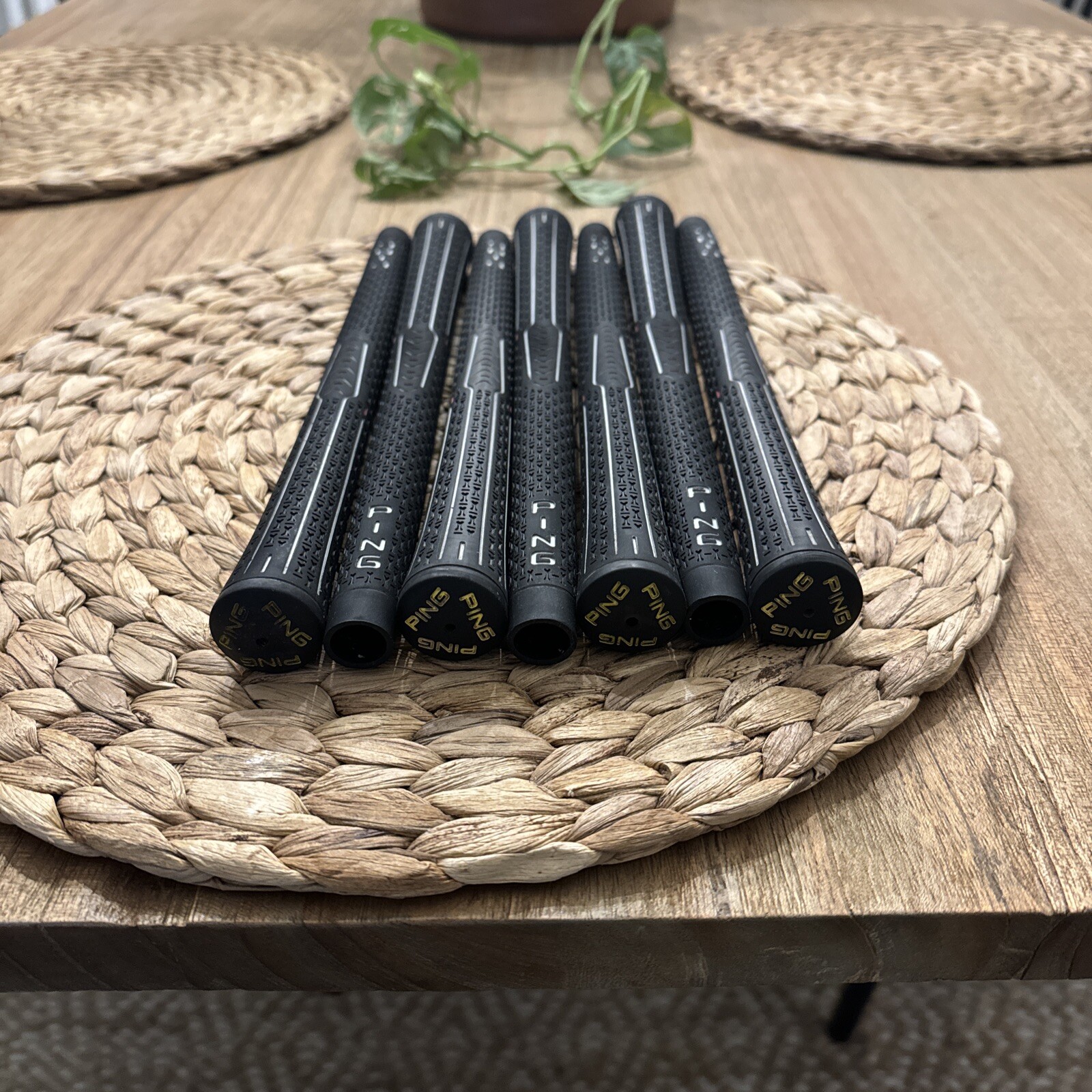 EXCELLENT (7) Ping Golf Pride Tour Velvet Ribbed Midsize Gold Cap Grips