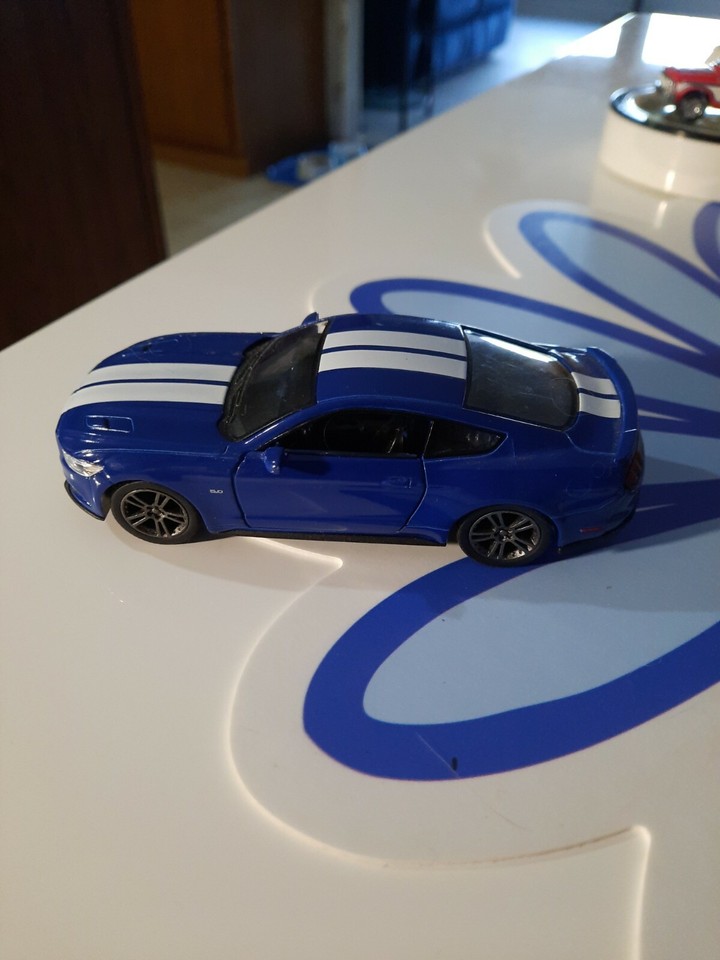 Kinsmart 2015 Ford Mustang GT 1:38 Scale | eBay