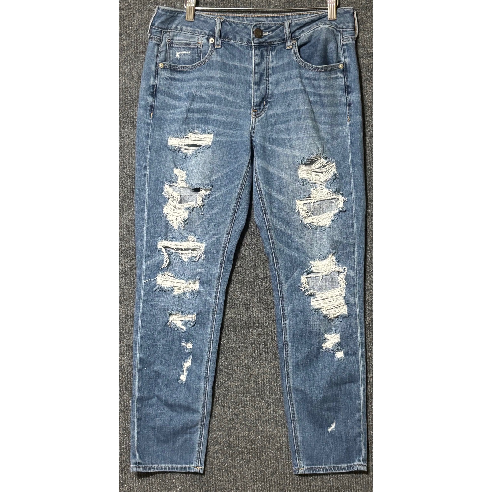 American Eagle Tomgirl Button Fly Jeans Womens 8 Medium Wash Distressed Denim