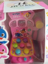 Pinkfong Baby Shark Catching Thief Game / Sound and Random Color LED / Pink