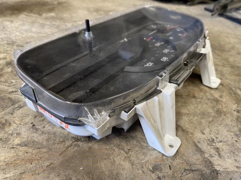 USED 2019 HINO 195 HYBRID   SPEEDOMETER Assembly  83800-37S70 approx 25k! - image 4 of 4