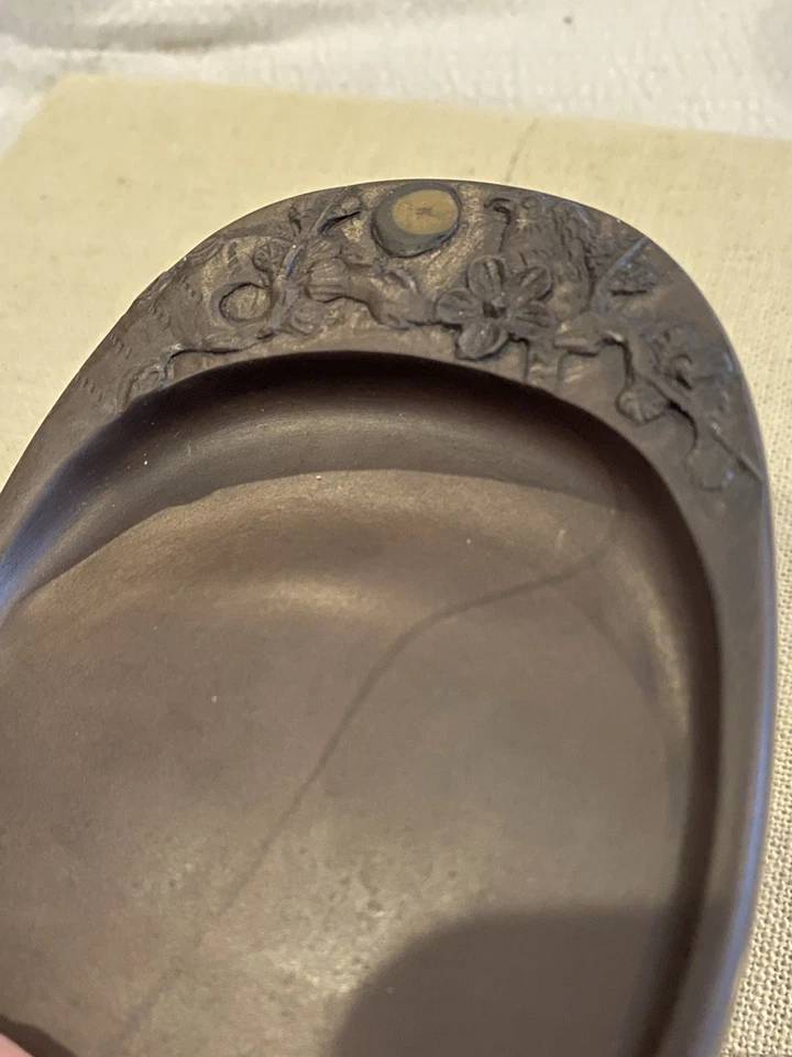 Pedra de tinta chinesa antiga com falcão esculpido em galho - Imagem 3 de 4