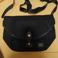 PORTER shoulder bag/messenger bag in black Functional bag