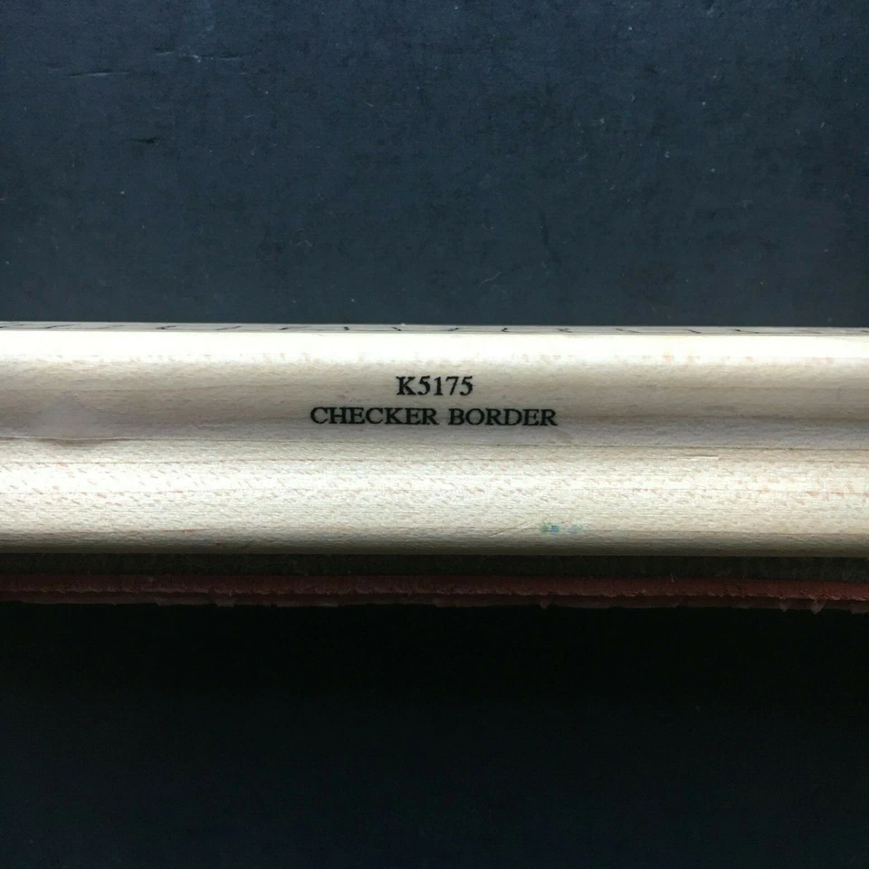 Sello de goma montado en madera Stampington & Company CRAZY CUT CHECKER BORDER Foto 4 de 4