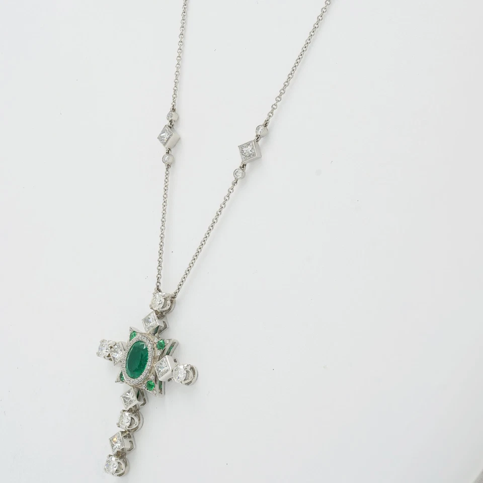 Collar Colgante Cruz Diamante Esmeralda Colombiana Verde Rachel Koen Platino Foto 3 de 4