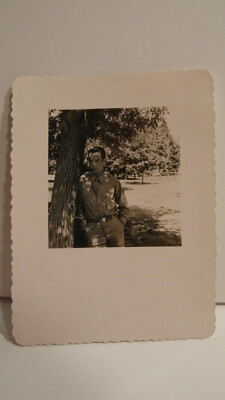 1950S VINTAGE FOUND PHOTOGRAPH PHOTO B&W BLACK & WHITE HANDSOME MILITARY MAN 50S