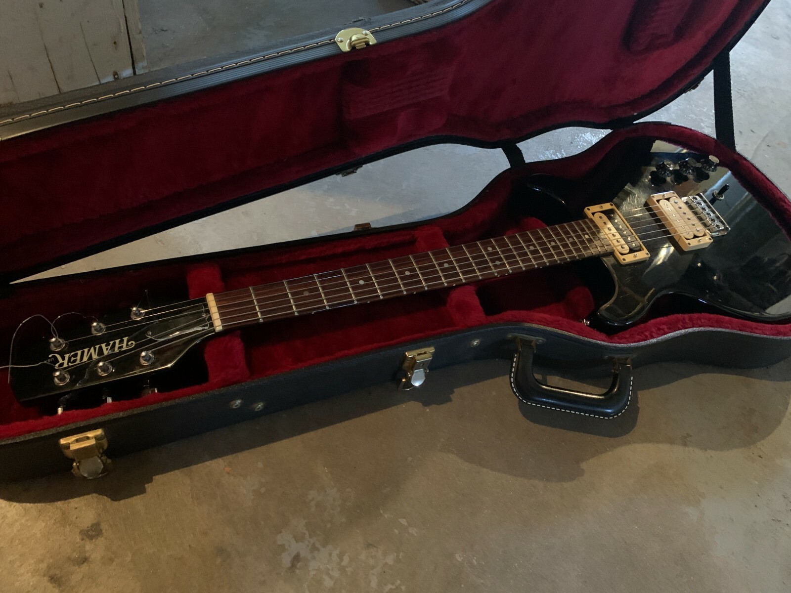Image 2 - 1981 Hamer electric guitar with case, black, good condition
