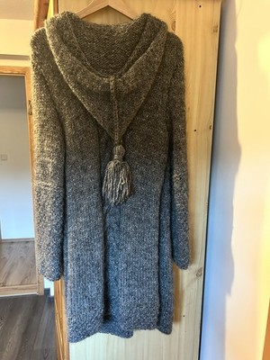 Damen Strickjacke/Cardigan 100% Wolle grau Kapuze Knöpfe Taschen Quaste M