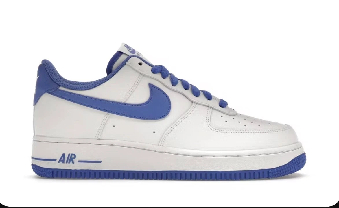 Preços baixos em Nike Air Force 1 '07 White Medium Blue 2022 | eBay