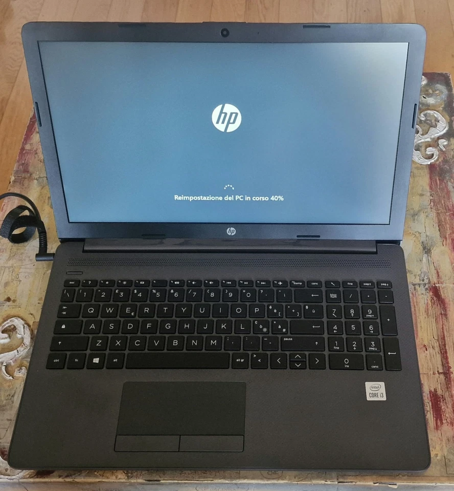 Portatile HP 250 G7 15,6" (Intel Core i3-1005G1, 8GB RAM, 256GB HD Color Cenere - Immagine 2 di 4