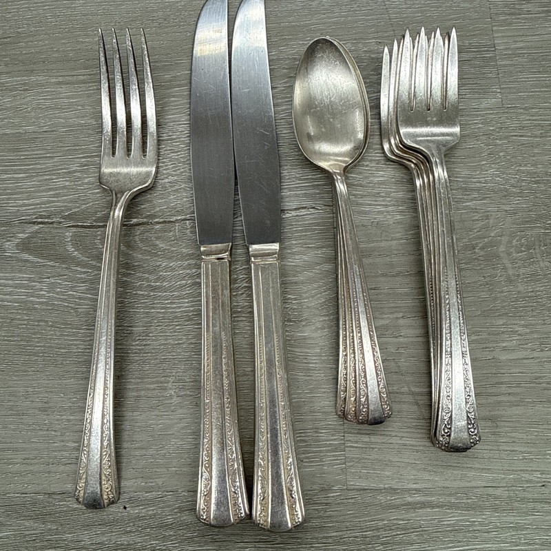 10 Piece WM Roger’s “Gracious” Silverware