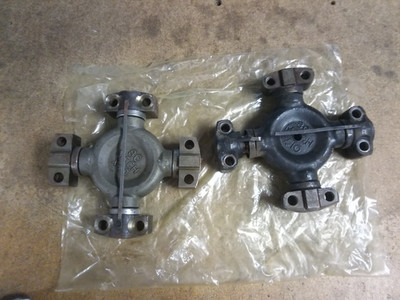2-MECH 8C: UNIVERSAL JOINTs 8-1/4'' X  2-3/4'' TYPE 10,1-60540,One Has Open Keeper