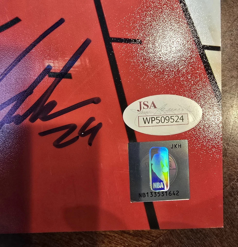 Auto Lauri Markkanen Chicago Bulls Autograph Signature 8x10 JSA Witness COA - Image 4 of 4