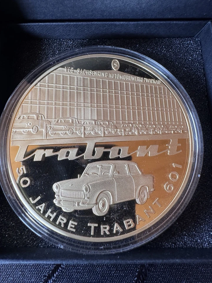 Vergoldete Gedenkmedaille, 50. Jubiläum Trabant 601 S, 2014 und Ersatzteilliste - Bild 3 von 4