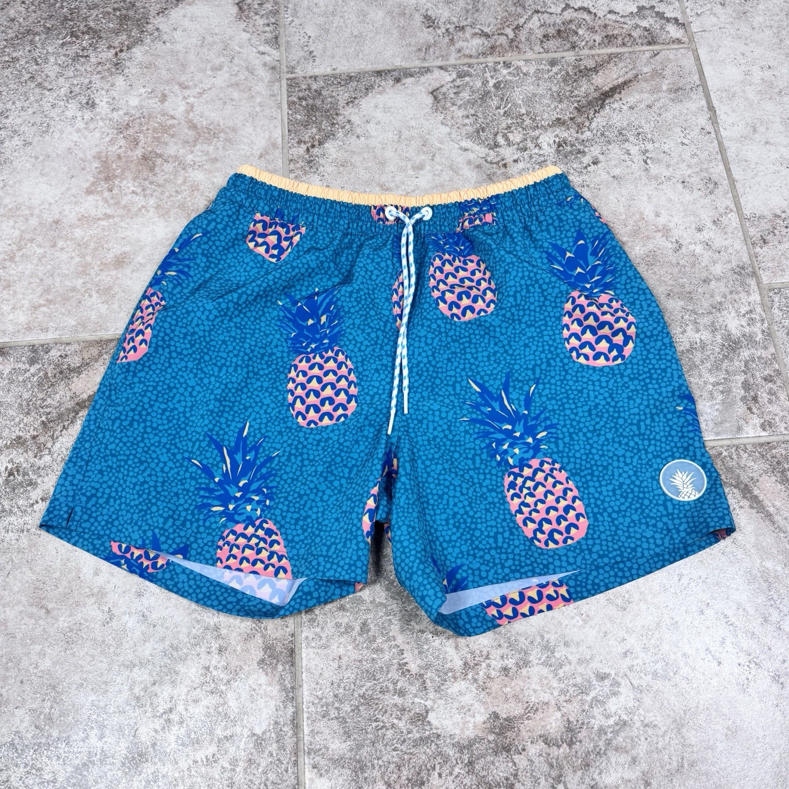 Chubbies Men's Size Medium 5.5" Inseam Pineapple Print Swim Shorts Trunks Blue