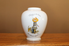 VTG 70s Holly Hobbie Bud Vase "Happy is the Home that Welcomes a Friend" 4.5" EX