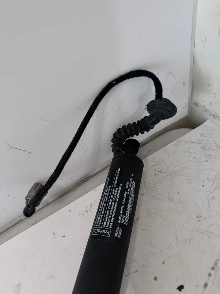 Cadillac XT5 2018 puerta levadiza eléctrica izquierda soporte puntal OEM FA1B-R202A55-AA Foto 4 de 4