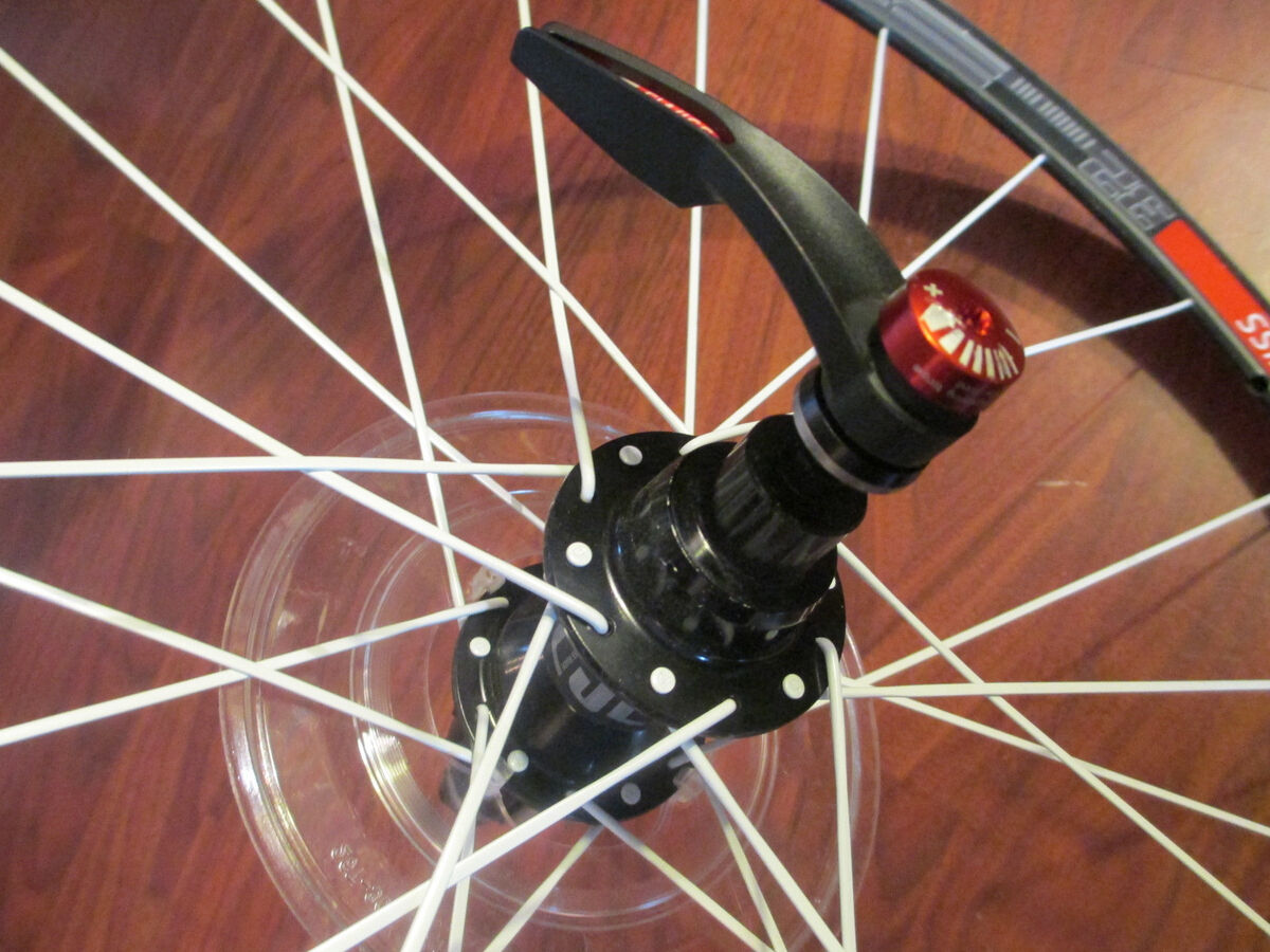 DT SWISS 32 RRC425F RRC525R CARBON TUBULARS BLADED SPOKE DT SWISS 32 RRC425F RRC525R CARBON TUBULARS BLADED SPOKE