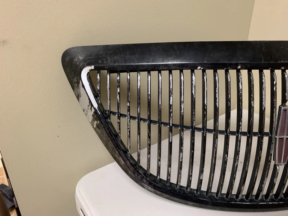 Conjunto de parrilla delantera Lincoln Mark VIII 1997-1998 Foto 2 de 4