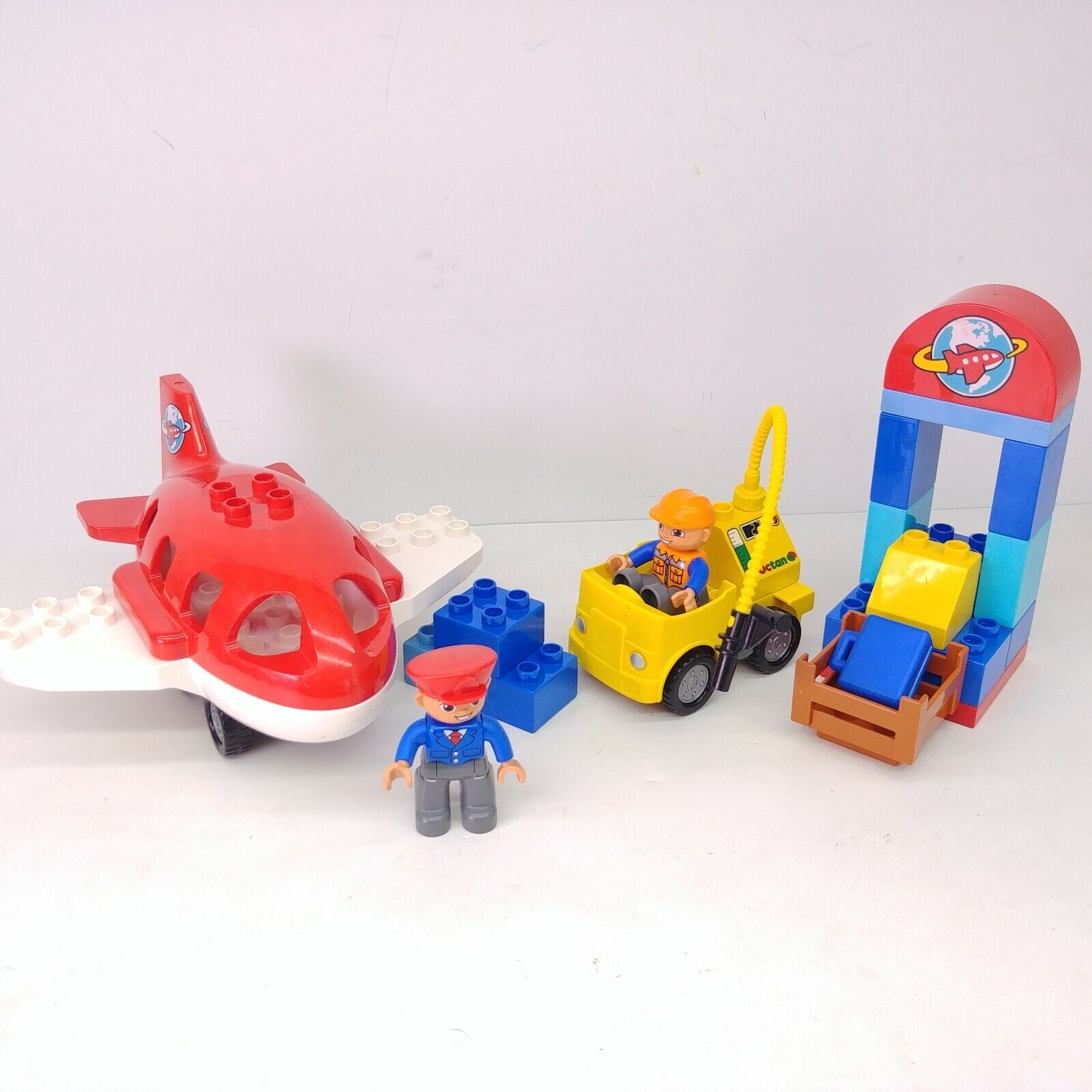 Lego Duplo Town Airport 10590 Red Jet Luggage Fuel Vehicle Pilot Passengers 2015