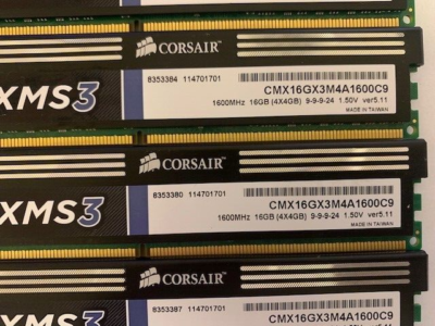 CORSAIR VENGEANCE 16GB (4GBX4) DDR3-1600MHz PC3-12800 1.5V
