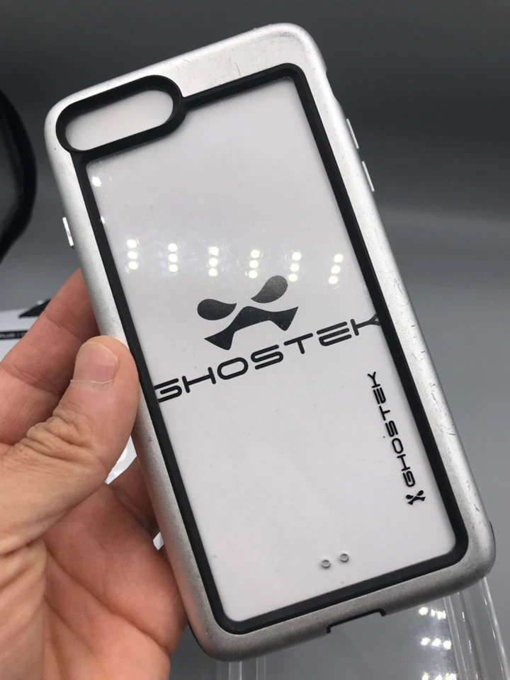 Funda delgada atómica Ghostek plateada para Apple iPhone 7 y 8 Plus usada Foto 2 de 4