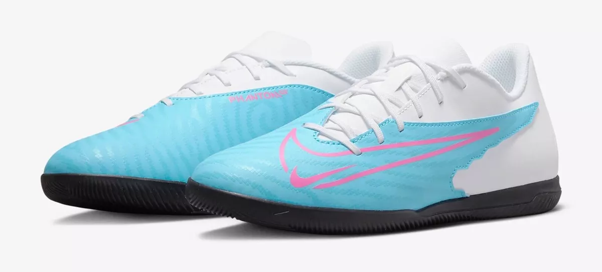 Court clearance soccer shoes