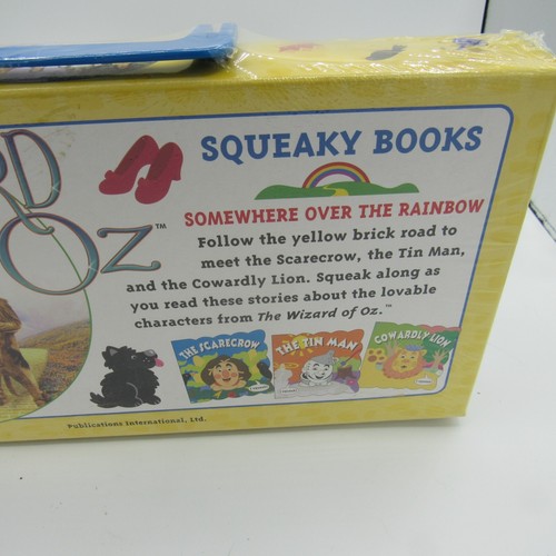 The Wizard of Oz Squeaky Books w/Carry Case 1998, Sealed Excellent Condition - Picture 7 of 10