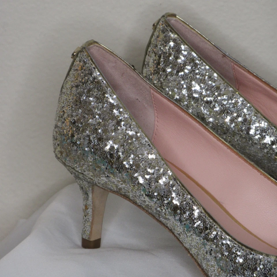 Женские парковые туфли-лодочки на низком каблуке Kate Spade серебристые/золотистые блестящие с помпонами 7 1/2 M B2 - Изображение 3 из 4