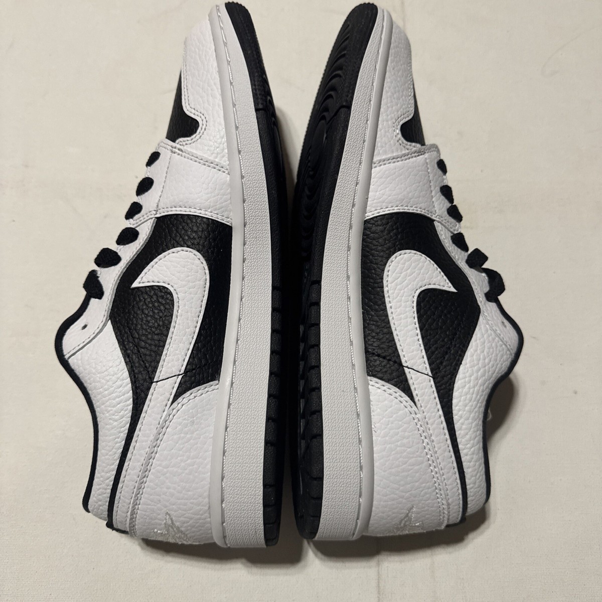 Air Jordan 1 Low SE Womens Size 10 Mens 8.5 White Black Split