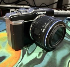 Olympus Pen E-PL1 12.3MP Digital Camera Black With 14-42MM Lens, 2X Battery’s
