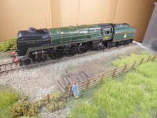 Hornby 00 Gauge BR Britannia Class 4-6-2 Steam Loco/Tender 70048 BR Lined Green
