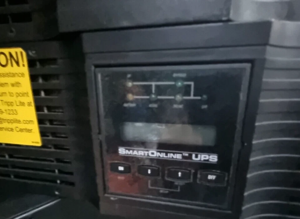 TRIPP-LITE SU6000RT3UPM 4200W 6000VA UPS & EXTENDABLE BATTERY PACK BP240V7RT3U - Image 3 of 4