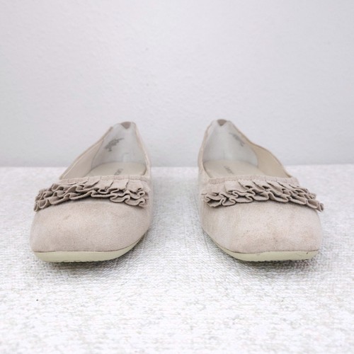 CAPEZIO Ballet Flats Women's 12 Beige Suede Ruffle Slip-On Loafers Comfort Shoes - Picture 3 of 9