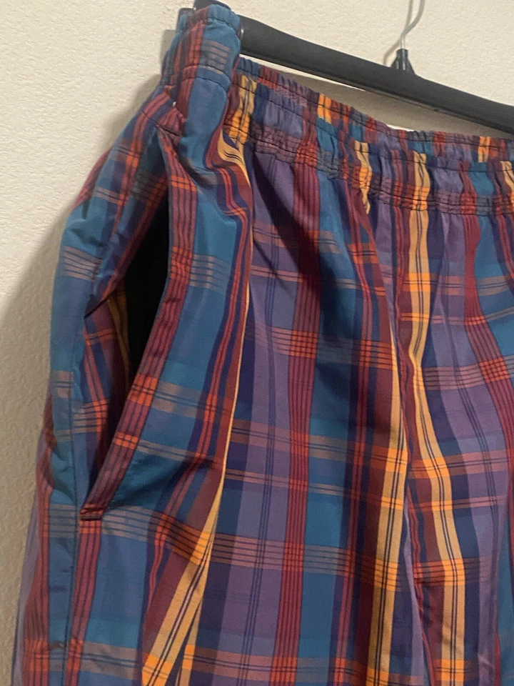 Pantalones deportivos Lacoste LIVE a cuadros multicolor viento talla XL. Foto 3 de 4