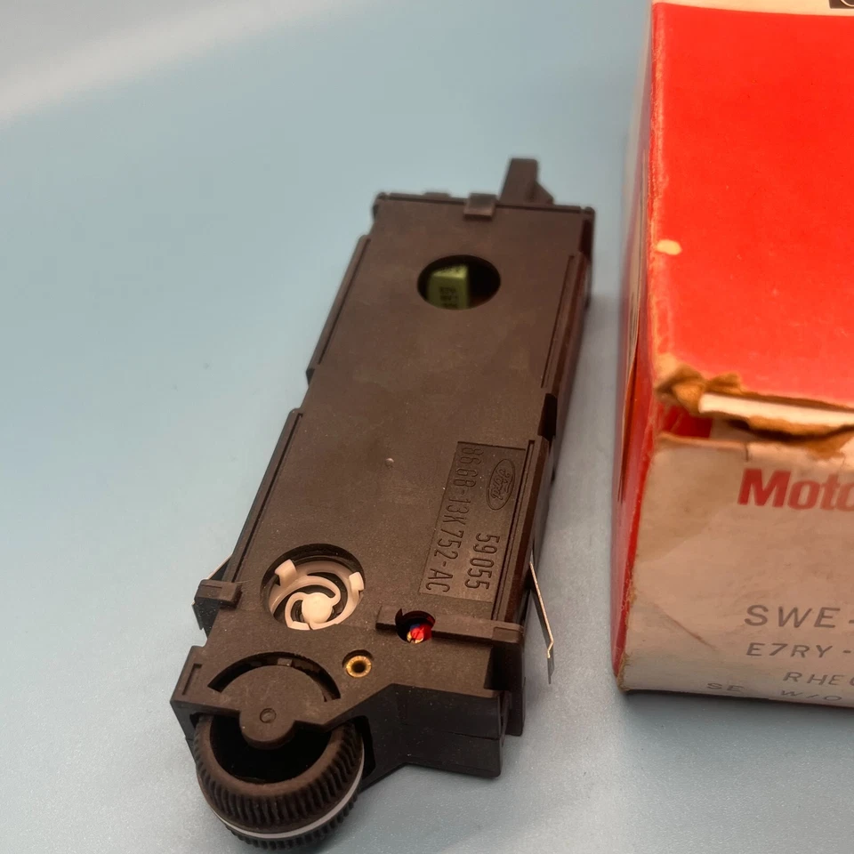 NOS OEM 86GB-13K752-AC MERKUR SCORPIO INSTRUMENT PANEL DIMMER LIGHT SWITCH - Image 2 of 3