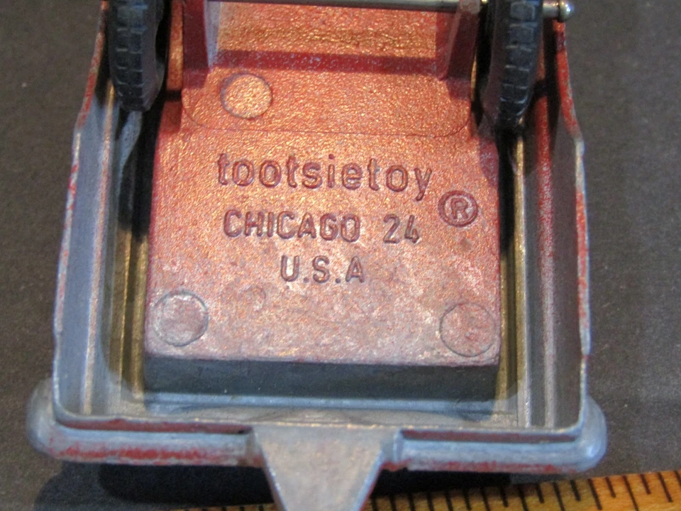 Chevrolet El Camino 1960 Tootsie Toy 5 1/2" pulgadas hecho en Chicago EE. UU. Foto 4 de 4