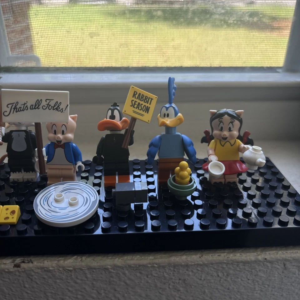 LEGO Looney Tunes Retired Collectible Minifigures 71030 Set of 8 Great - Image 3 of 3