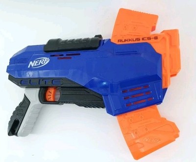 NERF Elite Rukkus ICS-8 - Blaster Reichweite 27m - Internes Banana-Clip und