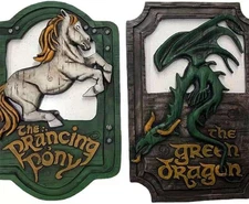 Lord of the Rings the Prancing Pony & Green Dragon Pub Signs Set-Wall Decor
