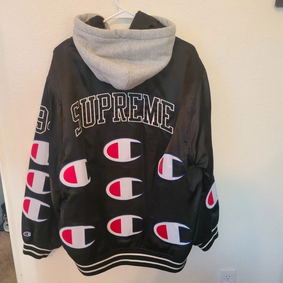 Chaqueta universitaria Supreme Champion satinada con capucha - talla L - negra Foto 3 de 4