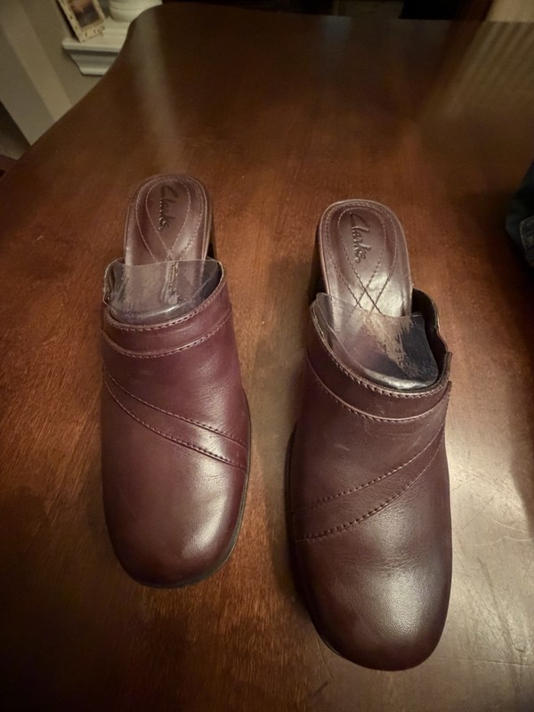 Womens Outstanding Brown Leather CLARKS Clogs - Shoe Size US 7 M