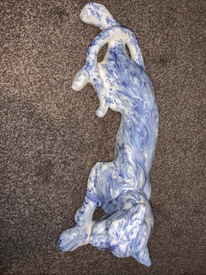 Staffordshire Creamware Katze Leopard liegend blau-weiß Figur 43 cm selten