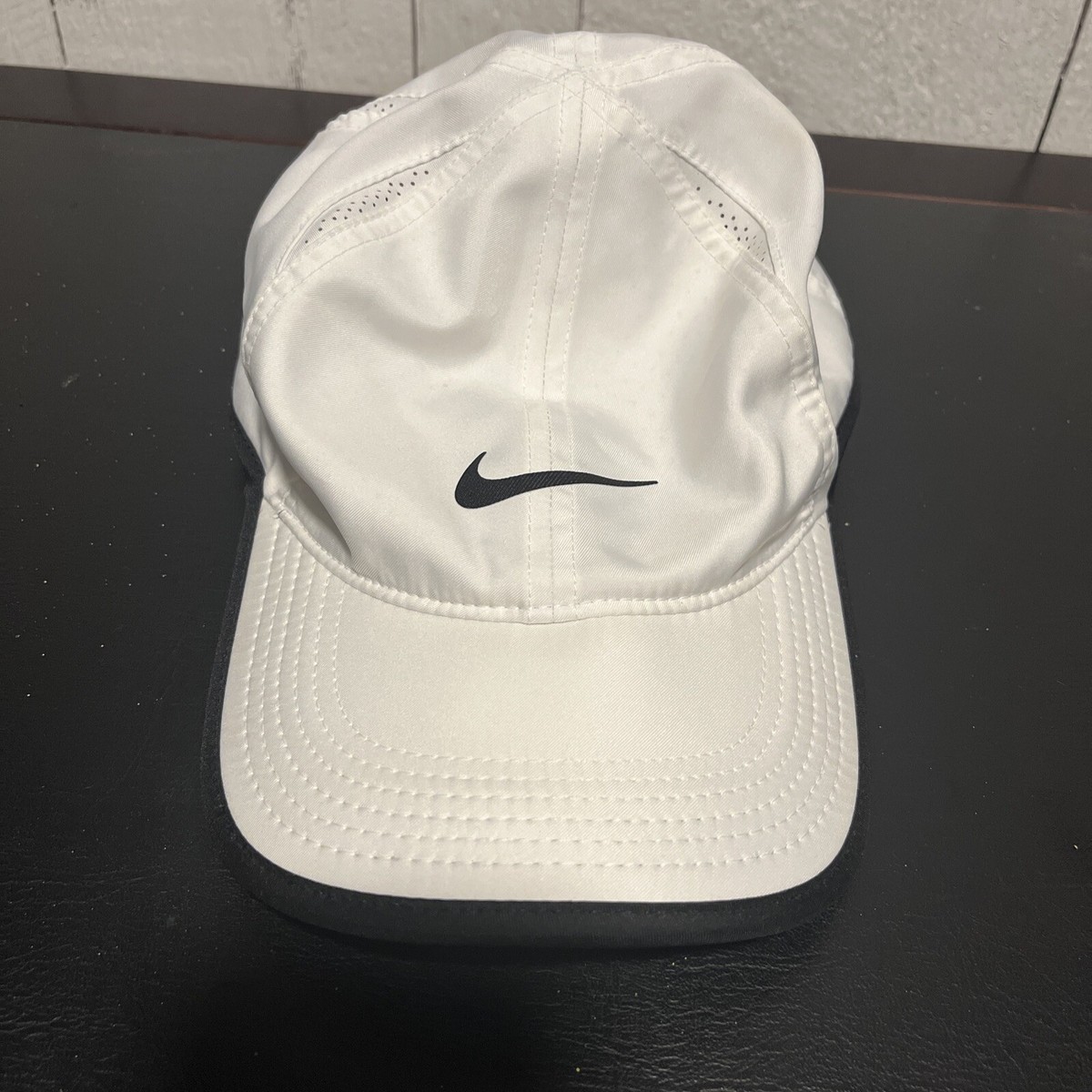 NIKE Dri-Fit Featherlight Adult Adjustable Tennis/Running Hat Logo